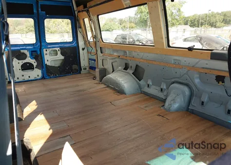 1996 Ford Econoline E350 Super Duty z USA, uszkodzony, nr VIN 1FBJS31H2THB39531